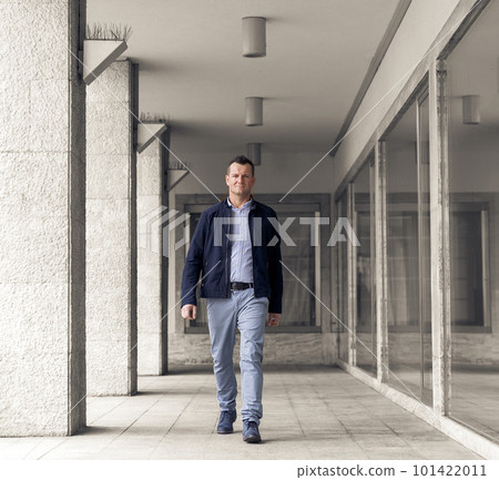 Confident business man standing in the city, looking and dreaming of future business success. Business vision. Leadership and successful conceptual strategy 101422011