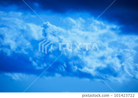 growing rain clouds 101423722