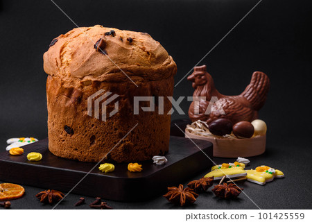 Easter cake or panettone with raisins and candied fruits 101425559