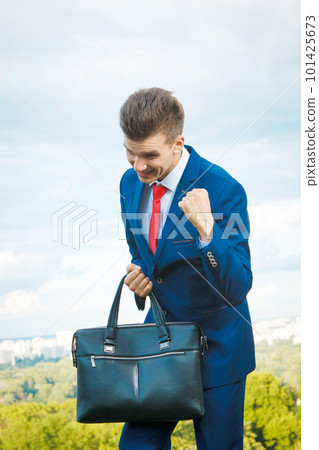 Cheerful businessman 101425673