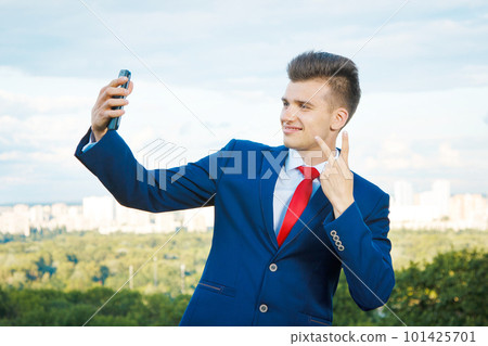 Cheerful businessman 101425701
