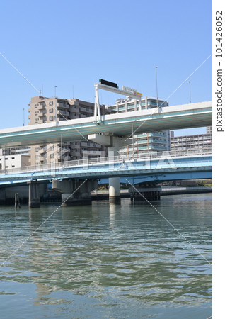 Scenery of the Nanae Bridge crossing the Sunamachi Canal in Koto Ward 101426052