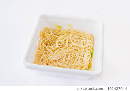 用熱水扔掉的杯子炒麵 用熱水扔掉的杯子炒麵 101427044