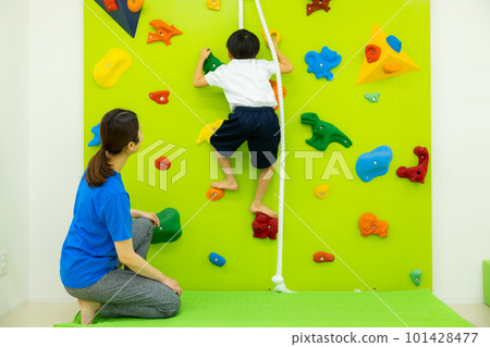 Bouldering classroom for children Bouldering classroom for children 101428477