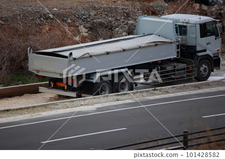 Dump truck mud removal work 101428582