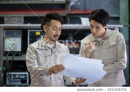 現場監理和施工監理確認施工圖紙和藍圖 101429742