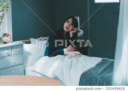 bed, beds, reading 101430420