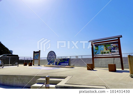 和歌山市加太市太平洋海岸自行車道盡頭的紀念碑 101431430