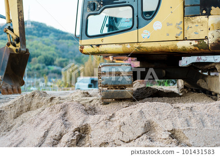 Photo of a power shovel under construction 101431583