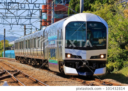 [JR Shikoku/JR West] Series 5000 + Series 223 "Marine Liner" (Seto Ohashi Line: Kamogawa Station) 101432814
