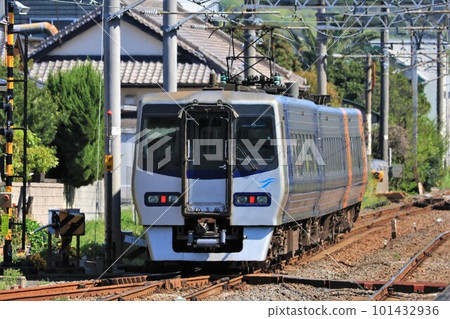 [JR Shikoku] Series 8000 "Ishizuchi" (Yosan Line: Kamogawa Station) 101432936