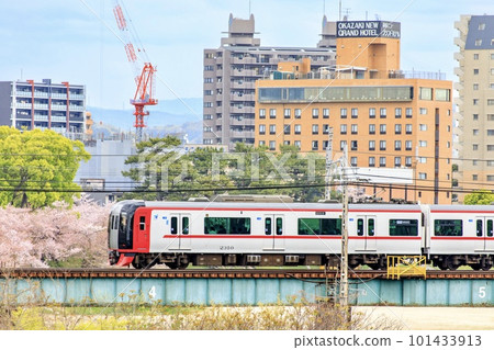 岡崎市名鐵列車過乙川橋 101433913
