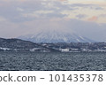 lake, snowy mountain 101435378
