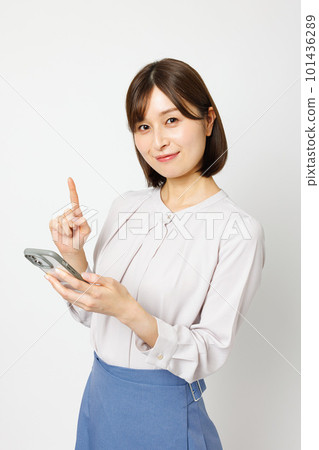 Woman operating a smartphone 101436289