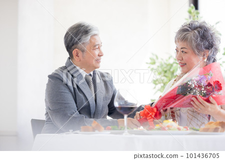 Senior couple celebrating anniversary Senior couple celebrating anniversary 101436705