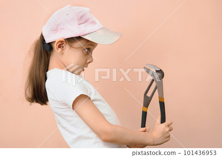 The development of fantasy in children of primary school age with the help of simple objects The development of fantasy in children of primary school age with the help of simple objects 101436953