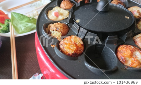 Takoyaki party with an automatic takoyaki machine Takoyaki party with an automatic takoyaki machine 101436969