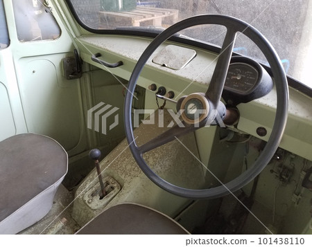 舊車駕駛座 101438110
