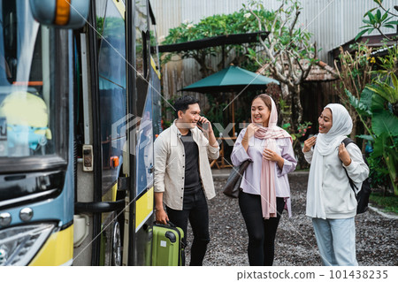 passengers lined up in line to get on the bus 101438235