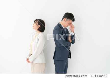 Fighting couple business Fighting couple business 101438532