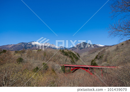 Yatsugatake peaks and Higashizawa Bridge 101439070