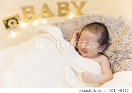 新生兒照片 Laughing newborn 新生兒微笑 新生兒照片 Laughing newborn 新生兒微笑 101440512