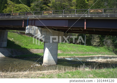Kamise Bridge over the Yamada River flowing through the Kamise district of Fuchu Town, Toyama City, Toyama Prefecture Kamise Bridge over the Yamada River flowing through the Kamise district of Fuchu Town, Toyama City, Toyama Prefecture 101444120