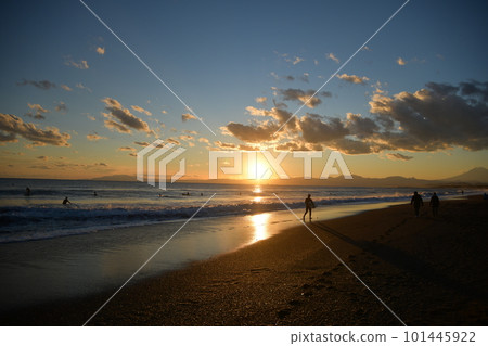 Sunset over Shonan Sea Sunset over Shonan Sea 101445922