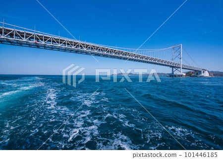 The large-scale bridge and whirlpool seen from the tide ship 101446185