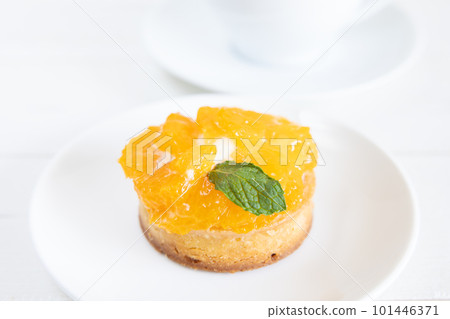 美味的柑橘餡餅和咖啡 美味的柑橘餡餅和咖啡 101446371