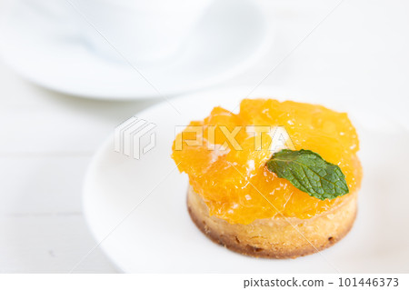 Delicious citrus tart and coffee 101446373