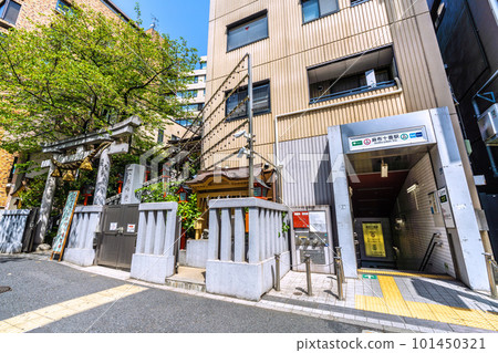 日本東京城市景觀 麻布十番站(7 號入口)和十番稻荷神社景觀 日本東京城市景觀 麻布十番站(7 號入口)和十番稻荷神社景觀 101450321