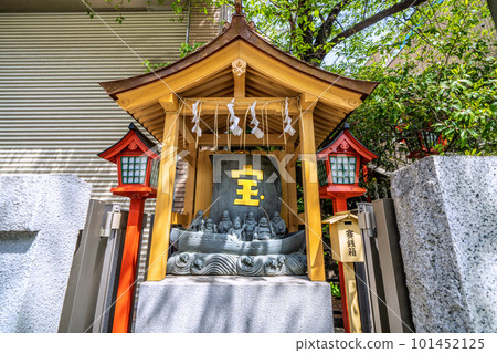 日本東京街景 麻布十番站(7 號出口)旁的十番稻荷神社、七福神寶船等景色 日本東京街景 麻布十番站(7 號出口)旁的十番稻荷神社、七福神寶船等景色 101452125