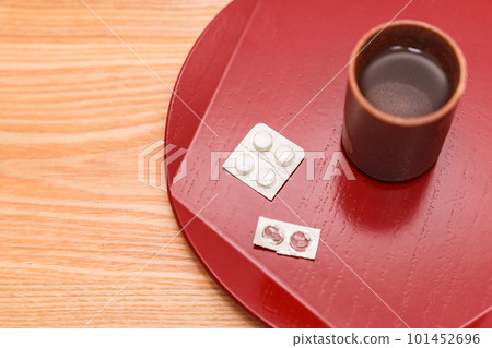 Taking medicine [ Image of taking medicine ] 101452696