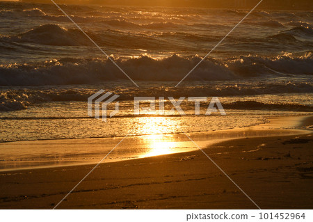 The sea shining in the morning sun 101452964