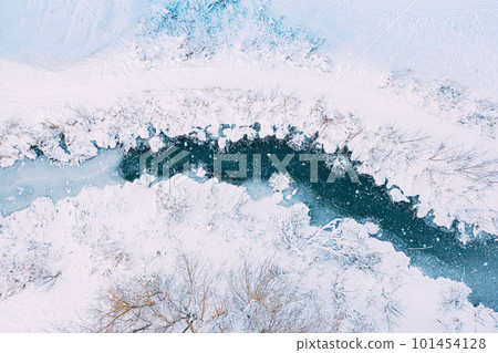 Amazing Aerial View On Freezing River. Aerial View Flight Above Frozen Creek. Scenic View Of Nature. Snowy Winter Time 101454128