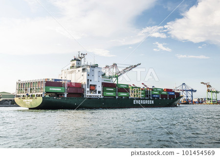 The container ship is sailing into Kaohsiung Second Harbor, Taiwan. 101454569