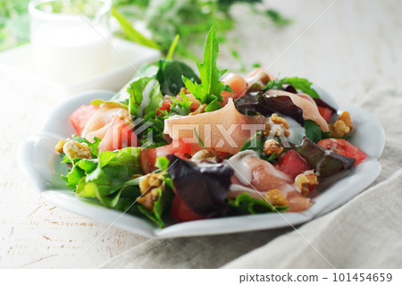 番茄和生火腿沙拉 番茄和生火腿沙拉 101454659