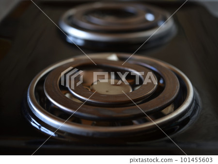 Electric tile in the kitchen. The spiral of the electric stove. 101455603