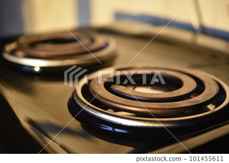 Electric tile in the kitchen. The spiral of the electric stove. 101455611