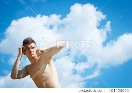 Striking athletic man 101458633