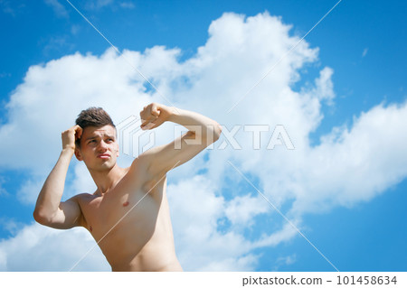 Striking athletic man 101458634