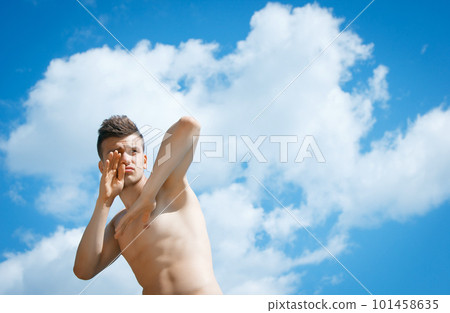 Striking athletic man 101458635