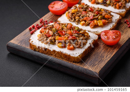 Delicious veggie sandwiches with canned tuna and mexican mix 101459165