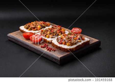 Delicious veggie sandwiches with canned tuna and mexican mix 101459168