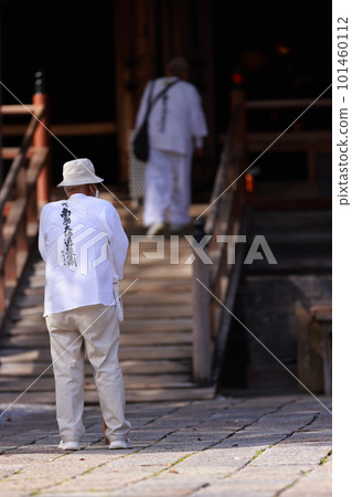 參觀寺廟的香客 101460112