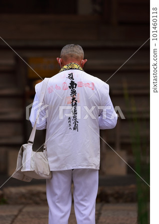參觀寺廟的香客 參觀寺廟的香客 101460118