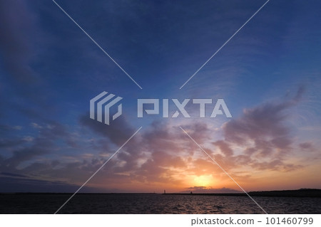 Port scenery with dynamic clouds spreading in the evening sky・Super wide angle・Mainly in the sky・230411pm Port scenery with dynamic clouds spreading in the evening sky・Super wide angle・Mainly in the sky・230411pm 101460799
