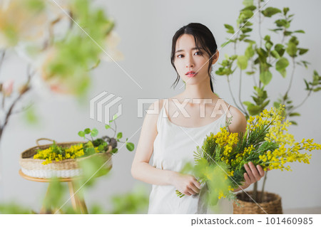 A woman making a mimosa bouquet 101460985