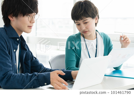 Businessmen meeting in the office Businessmen meeting in the office 101461790